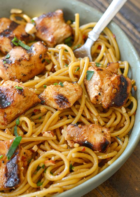 Spicy Sesame Noodles, Chicken And Noodles, Sesame Noodles, Sesame Chicken, Orange Chicken, Chicken Dishes Recipes, Noodle Bowls, Noodle Dishes, Asian Cooking