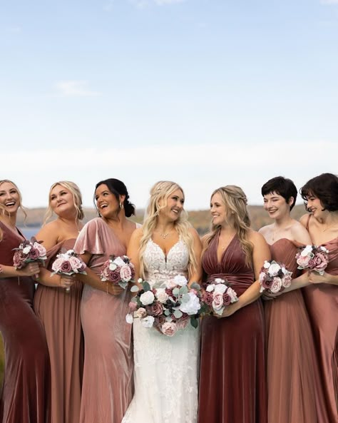 Dusty Rose And Brown Wedding, Dusty Rose Bridesmaids Dresses, Dusty Rose Fall Color Palette, Deep Rose Bridesmaid Dress, Fall Wedding Dusty Rose, Dusty Rose And Mauve Wedding Theme, Mauve And Tan Wedding, Rosewood Wedding Color Scheme, Maroon And Mauve Wedding