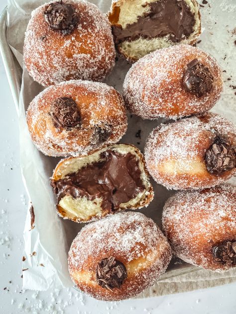 Chocolate Custard Brioche Donuts Brioche Donuts, Pastries Recipes, Homemade Donuts Recipe, Chocolate Custard, Filled Donuts, Homemade Donuts, Doughnut Recipe, Almond Flavor, Brioche Buns