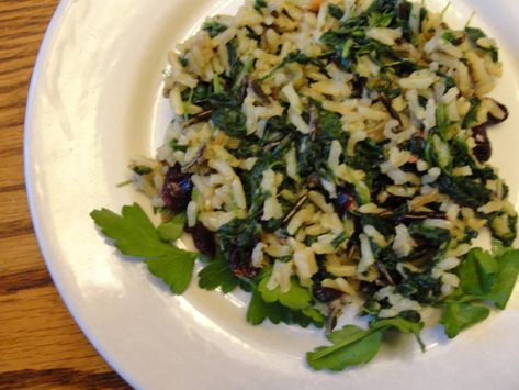 Main Dish Wild Rice & Spinach Salad. Combine wild and brown rices with spinach and a drizzle of heart-healthy olive oil, and maybe some low-fat proteins, for a surprisingly savory main dish salad. Rice With Spinach, Rice And Spinach, Low Fat Protein, Main Dish Salads, Spinach Recipes, Wild Rice, Spinach Salad, Brown Rice, Heart Healthy