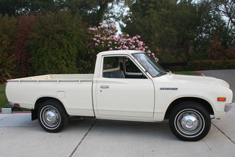 Unearthed: 1978 Datsun 620 Pickup. Once upon a time, compact pickup trucks were the norm in the US. Not anymore as automakers want us to upgrade to full-size pickups for reasons many don't need. Small Pickup Trucks, Compact Pickup Trucks, Compact Trucks, Datsun Pickup, Small Pickups, Nissan Trucks, Mini Trucks, Honda Cr, Pickup Trucks