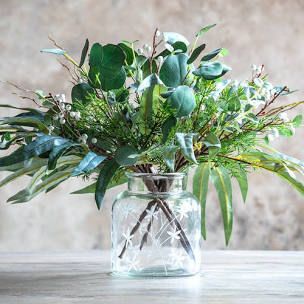 Eucalyptus Diy, Christmas Wedding Flowers, Prayer Jar, Blooming Succulents, Christmas Foliage, Pumpkin Vase, Sarah Raven, Fresh Eucalyptus, Everlasting Flowers