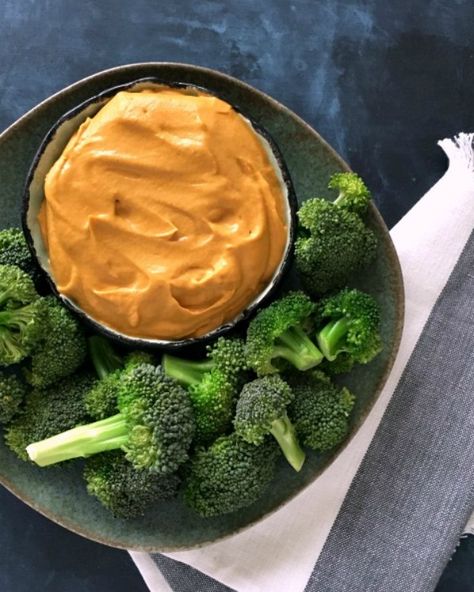 Rich Thai Dip with Broccoli Trees @spabettie #vegan #dairyfree #glutenfree #gameday #appetizer #brunch Thai Dip, Broccoli Dip, Asian Broccoli, Easy Dip, Easy Dips, Food Appetizers, Vegan Foods, Nut Butter, Vegan Food