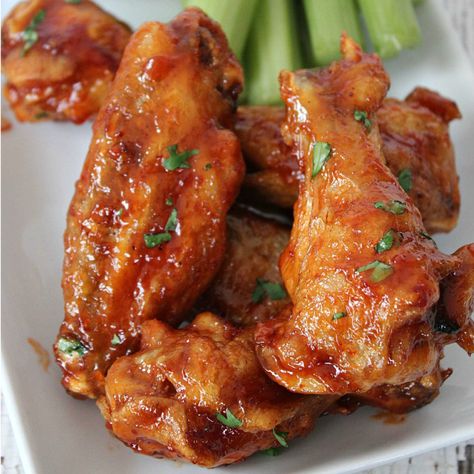 Honey Chipotle Wings Chipotle Chicken Wings Recipe, Honey Chipotle Chicken Wings, Sabbath Ideas, Chipotle Chicken Wings, Nye Recipes, Chicken 101, Honey Chipotle Chicken, Cooking Chicken Wings, Cooking Blogs