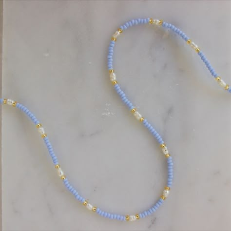 Simple Beaded Anklets, Sea Bead Necklace Ideas, Diy Jewelry Ideas Beads, Seed Bead Necklaces Ideas, Cool Beaded Necklaces, Homemade Beaded Necklace, Perlesmykker Diy, Cute Bracelets To Make With Beads, Necklace Ideas Beads