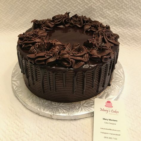 Dark Chocolate Cake Aesthetic, Dark Chocolate Cake Design, Chocolate Cake Aesthetic, Triple Chocolate Cake, Chocolate Truffle Cake, Dark Chocolate Cake, Chocolate Cake Designs, Cake Aesthetic, Chocolate Cake Decoration