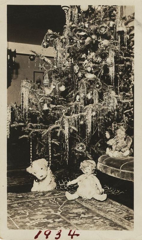 Old Time Christmas, Vintage Christmas Photos, Retro Pictures, Christmas Interiors, Christmas Memories, Old Christmas, Old Fashioned Christmas, Antique Christmas, Christmas Past