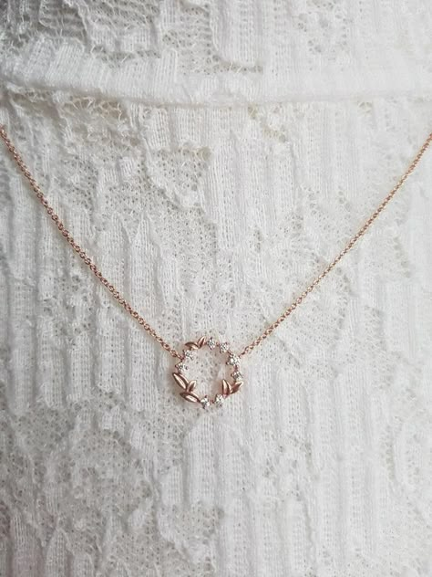 Rose Gold Jewelry Set, Wreath Necklace, Hand Jewelry Rings, Jewelry Necklace Simple, Layering Jewelry, Fancy Jewelry Necklace, Pretty Jewelry Necklaces, Modern Gold Jewelry, Necklace Rose Gold