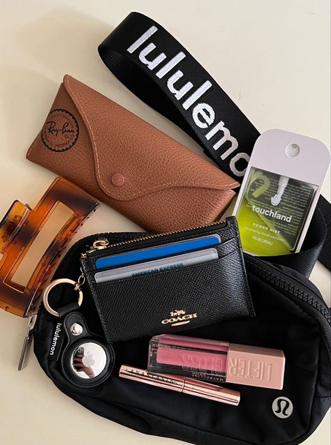 Hand Sanitizer Spray, Lululemon Belt Bag, Everyday Bag Essentials, What's In My Purse, Sanitizer Spray, Girly Car Accessories, School Bag Essentials, Inside My Bag, Giveaway Gifts