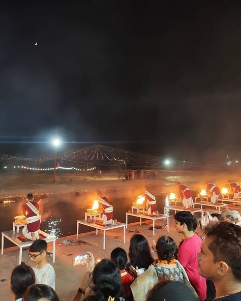 Ganga Aarti at Triveni Ghat, Rishikesh #UTTARAKHAND2022 For #uttarakhandtourpackage Booking Call / Whatsapp @visiontourtravel . . . . #GangaAarti #rishikesh #uttarakhandtour #uttarakhandtourpackage #UTTARAKHAND2022 #instagramreel #instagramvideo #instagramhimachal #travellers #travelling #tour #india #promoteaddaindia #visiontourtravel #emall4u #decorative4u #onoffcampus Haridwar, Fashion Design Patterns, Beautiful Art Pictures, Rishikesh, Call Whatsapp, Tour Packages, Instagram Video, Art Pictures, Beautiful Art