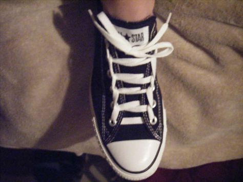 Ladder Lacing Shoes Cool Ways To Lace Shoes, Easy Crafting Ideas, Lace Your Shoes, Old Converse, How To Tie Laces, Lace Converse Shoes, Lacing Shoes, Ways To Tie Shoelaces, Shoe Lacing