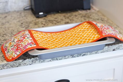 Oven Gloves Pattern, Sewing Terms, Quilted Potholders, Sewing Machine Projects, Potholder Patterns, Cute Sewing Projects, Beginner Sewing Projects Easy, Small Sewing Projects, Diy Sewing Pattern