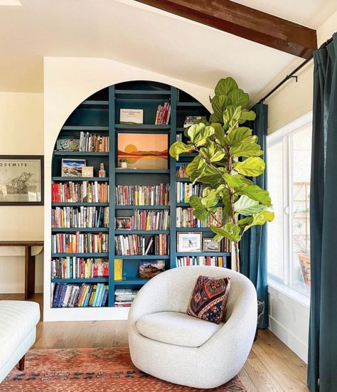 Library At Home, Home Library Design, Work Spaces, Home Libraries, Book Case, A Living Room, Home Library, Book Shelf, Chic Home