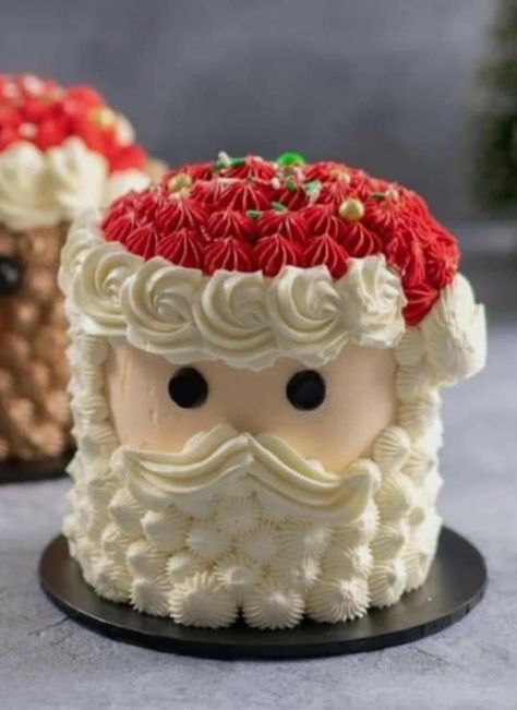 Cakes Decorated, Christmas Themed Cake, Christmas Cake Designs, Christmas Cake Decorations, Xmas Cake, Christmas Cupcakes, Christmas Snacks, Christmas Cooking, Holiday Cakes