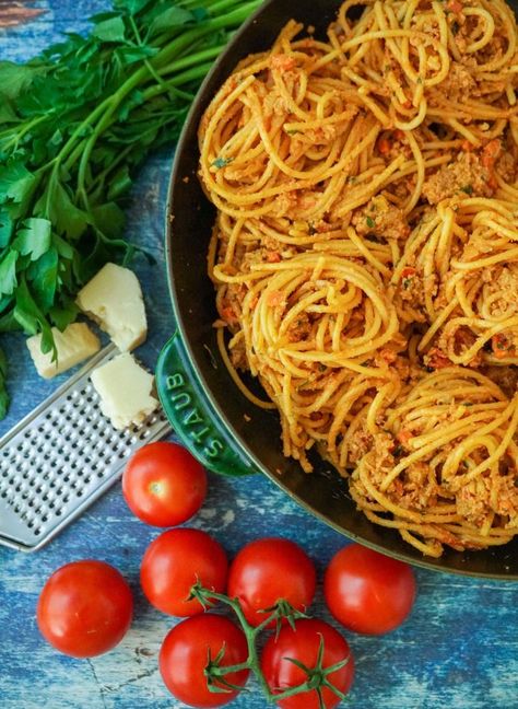 15 Vegan Recipes to Win Over Even The Biggest Skeptics! Good Netflix Series, Sausage Bolognese, Creamy Sausage Pasta, Cheesy Pasta Bake, Sweet Bbq Sauce, Vegan Main Dishes, Vegan Eggs, Vegan Comfort Food, Vegan Travel