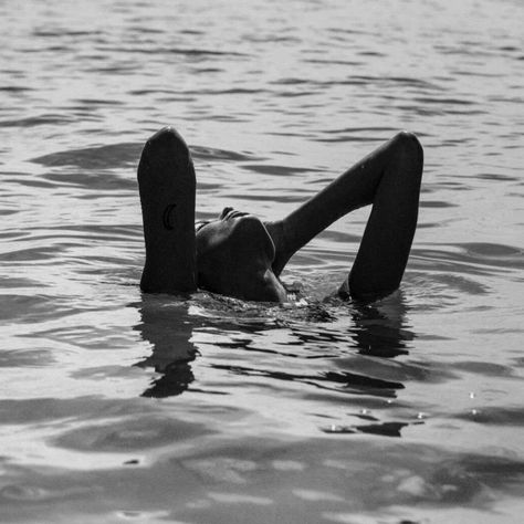 Image about photography in Black and white ◀△ by - ꒚ I M P L Y ℒ A U R E N ♛ A Woman, Floating, Water, White, Black