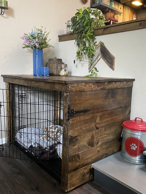 Cage End Table, Dog Kennel Corner, Kennel Cover Ideas, Living Room With Dog Crate, Diy Dog Crate Cover Wood, Dog Crate Topper Diy, Diy Kennel, Cat Litter Box Diy, Dog Crate Ideas