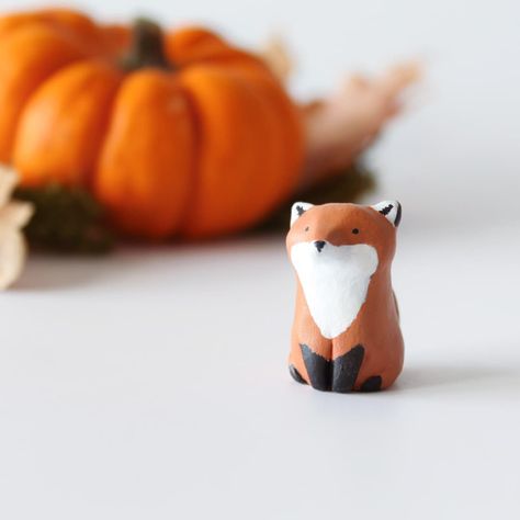 Clay Fox, Fox Figurine, Fox Crafts, Fox Ornaments, Air Dry Clay Projects, Clay Diy Projects, Polymer Clay Animals, Ceramic Figures, Clay Animals