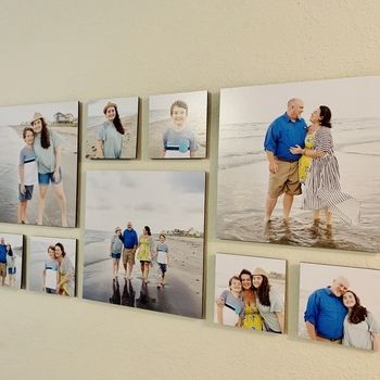 Photo Wall Layout, Family Wall Collage, Sell Canva Templates, Wall Photo Collage, Family Photos Wall Decor, Picture Wall Living Room, Family Picture Frame Wall, Family Pictures On Wall, Photo Wall Display