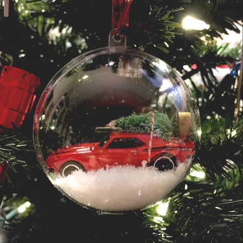 Hot wheels Christmas ornaments Hot Wheels Crafts, Christmas Tree Ideas Diy, Hot Wheels Christmas Tree, Christmas Decorating Hacks, Diy Cars, Decorating Hacks, Gifts Drawing, Xmas Theme, Car Christmas