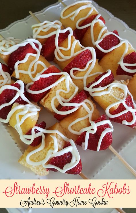 Strawberry Shortcake Kabobs on a stick is the perfect summer dessert! Skewers Ideas, Dessert Shells, Strawberry Kabobs, Strawberry Shortcake Kabobs, Strawberry Shortbread, Kabob Sticks, Womens Ministry Events, Food On A Stick, Kabob Recipes