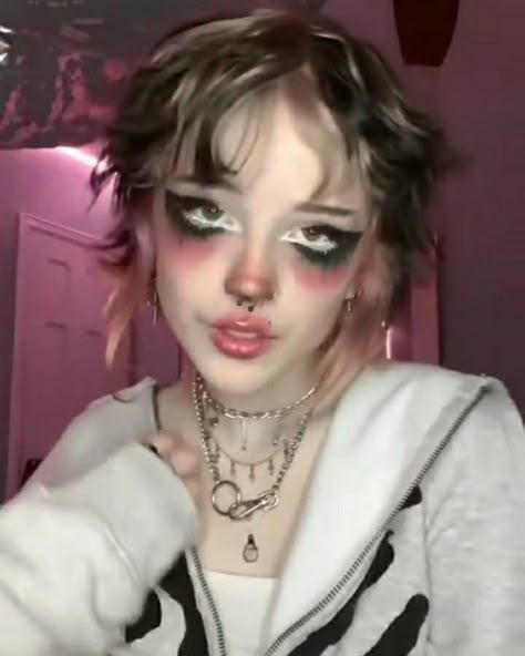 2020 Makeup Alt Cringe, 2020 Alt Makeup Cringe Arson, 2020 Alt Makeup Cringe, Alt 2020 Makeup, Jocelyn Makeup, 2020 Alt Makeup, Unconventional Makeup, Pastel Goth Makeup, 2020 Makeup