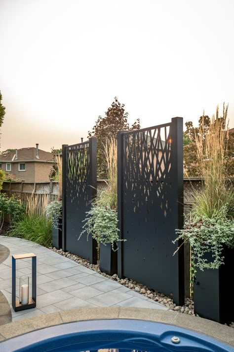 Garden Fence Panels, Patio Privacy, Privacy Fence Designs, Privacy Landscaping, Backyard Privacy, Garden Screening, Landscape Construction, Balcony Ideas Apartment, Privacy Screen Outdoor