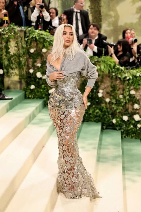 Critics Slam Kim Kardashian for Setting 'Gross Beauty Standard' in Impossibly Tiny Corset Dress Kim Kardashian Met Gala, Kim Kardashian Dress, Kardashian Dresses, Kardashian Fashion, Kim Kardashian Dresses, Transparent Dress, Kim Kardashian Style, Tv Personality, Kim Kardashian Red Carpet