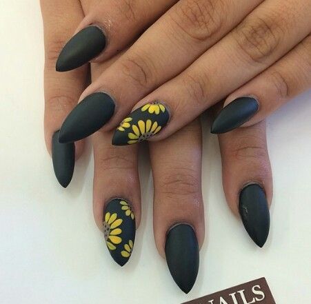 Black Nails With Yellow Accent, Black Nails With Yellow Flowers, Black And Yellow Sunflower Nails, Black And Sunflower Nails, Sunflower Nails Black, Black Nails With Sunflower Design, Purple Sunflower Nails, Black Sunflower Nails, Black Nails With Flowers