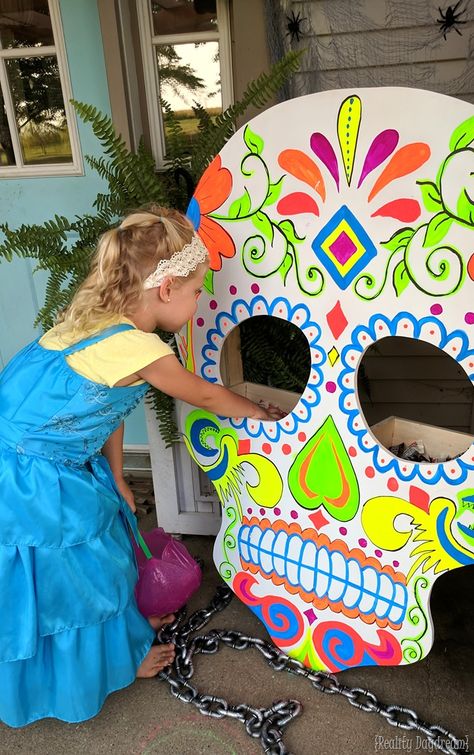 Dia De Los Muertos Party Ideas, Sugar Skull Party, Day Of The Dead Diy, Mexican Halloween, Halloween Sugar Skull, Dia De Los Muertos Decorations Ideas, Den Mrtvých, Day Of The Dead Party, Sugar Skull Halloween