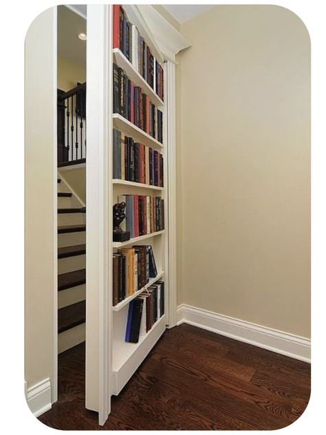 Gömda Rum, Dold Dörr, Hidden Door Bookcase, Bookshelf Door, Creative Bookshelves, Traditional Staircase, Bookcase Door, Hidden Spaces, Open Closet