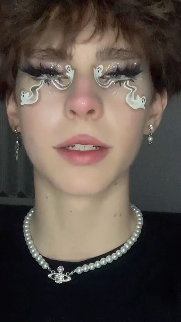 All White Makeup, White Eyelashes Makeup, White Mascara Looks, Ghost Eye Makeup, Ghost Eyeliner, White Liner, White Makeup Looks, White Eyeshadow Looks, White Eye Makeup