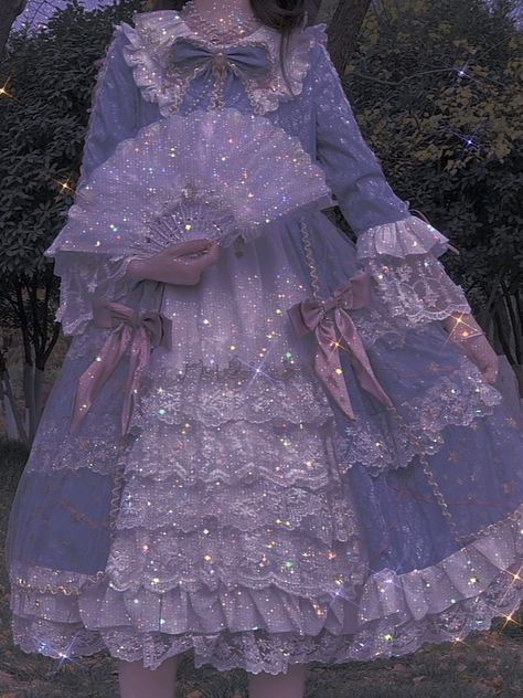 Purple Aesthetic Dress, Gorgeous Wedding Dress Princesses, Sparkle Wedding Dress, Aesthetic Dress, Old Fashion Dresses, Princess Ball Gowns, Sparkle Wedding, Fantasy Gowns, Kawaii Dress