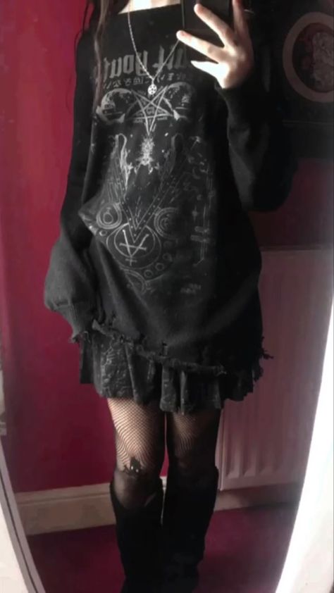 Goth Outfits Winter, Soft Goth Outfits, Soft Emo, Goth Outfit Inspo, Goth Fits, Soft Goth, Goth Outfit Ideas, Casual Goth, Goth Y2k