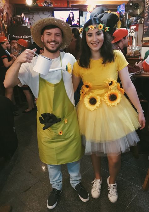 Flower Group Costume, Garden And Gardener Costume, Gardener Costume Women, Gardener Halloween Costume, Gardener And Flower Costume, Flower And Gardener Costume Couple, Flower Costume Women, Sunflower Costume Diy, Flower Costume Diy Women