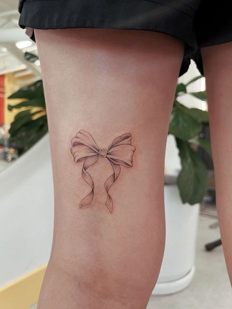 Back Thigh Bow Tattoo, Bow Thigh Tattoo, Bow Tattoo Back Of Leg, Thigh Bow Tattoo, Lil Tatoos, Coquette Tattoo Ideas, Tie Tattoo, Bow Tattoo Thigh, Western Tats