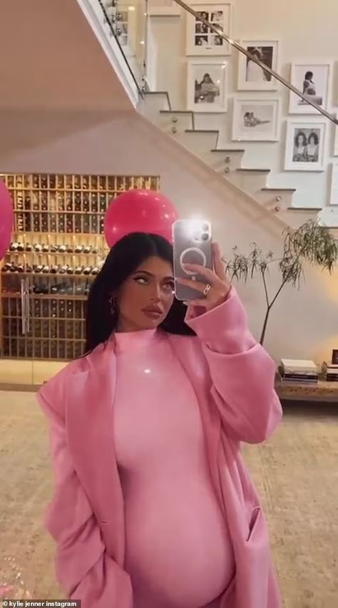 Kylie Jenner is seen briefly in new Kardashian Hulu show trailer | Daily Mail Online Kylie Jenner Black Hair, Kylie Jenner Pink, Astroworld Concert, Kylie Jenner Pregnant, Kylie Pregnant, Kylie Jenner Black, White Tracksuit, Kylie Jenner Instagram, Kylie Jenner Look