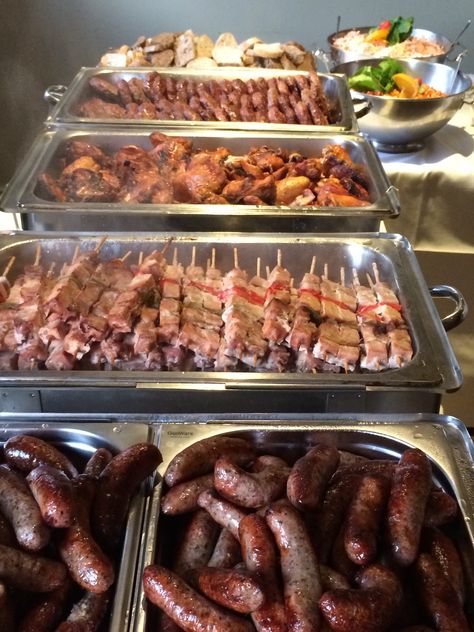 BBQ Buffet Self Serve Buffet Ideas, Bbq Wedding Appetizers, Wedding Bbq Buffet Ideas, Buffet Meal Ideas, Bbq Buffet Ideas, Meat Buffet Ideas, Wedding Bbq Buffet Menu Food Ideas, Bbq Bar Ideas Buffet, Bbq Set Up