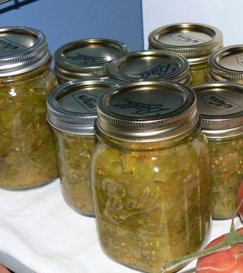 AMISH GREEN TOMATO RELISH similar to what my father used to make ( no pepper). Canning Green Tomatoes, Green Tomato Salsa, Green Tomato Relish, Jalapeno Relish, Green Tomato Recipes, Canning Pickles, Canning Vegetables, Canned Food Storage, Tomato Relish