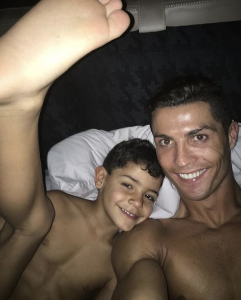 Ronaldo Shirtless, Funny Football Pictures, Ronaldo Jr, Cristiano Jr, Cr7 Jr, Ronaldo Pictures, Cristino Ronaldo, Cristiano Ronaldo Junior, Ronaldo Juventus