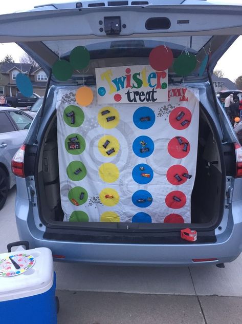 homemade trunk or treat ideas - Yahoo Image Search Results Trunk Or Treat Game Ideas, Jeep Trunk Or Treats, Easy Trunk Or Treat Ideas, Easy Trunk Or Treat, Trunker Treat Ideas, Church Trunk, Ghostbusters Theme, Everything Pumpkin, Creative Ideas To Make