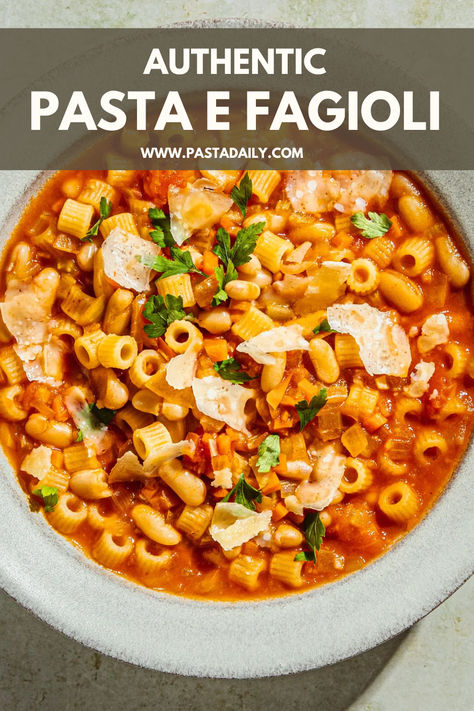 Authentic Pasta e Fagioli Soup - Click the linck for the full recipe🤩 Homemade Pasta Fagioli Soup, Pasta E Fagioli Soup Vegetarian, Pasta Fagioli With Ham, Vegetarian Pasta Fagioli Soup, Pasta Fagoli Recipes, Damn Delicious Pasta Fagioli, Damn Delicious Pasta, Soup Fagioli, Pasta Fazool Soup