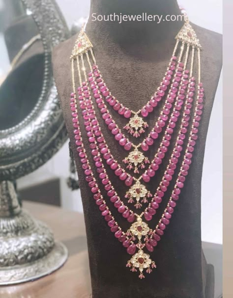 Ruby beads panchlada haar 22 Carat Gold Jewellery, Stone Bead Jewelry, Diamond Wedding Jewelry, Jewellery Bridal, Jewellery Wedding, Pearl Necklace Designs, Gold Necklace Indian Bridal Jewelry, Beaded Necklace Designs, Diamond Pendants