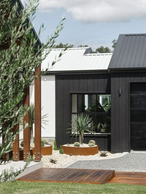 Builders' Choice: Crafting Modern Farmhouse Perfection with the Hardie™ Architectural Collection Black Wooden House Exterior, Black House White Shutters, Black And White Houses, Brushed Concrete, Concrete Cladding, Coastal Exterior, Residential Exterior, Weatherboard House, House Shutters