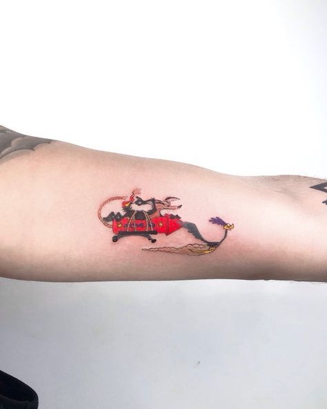 i.ezgi.y’s Instagram post: “Wile E. Coyote ve Road Runner 9x4cm Road Runner ne olursa olsun koşmaya devam eder :) . . . . . #looneytunestattoo #looneytunes…” Wile E Coyote Tattoo, Road Runner Tattoo, Runner Tattoo, Coyote Tattoo, Wile E Coyote, Road Runner, Looney Tunes, Art Show, Infinity Tattoo