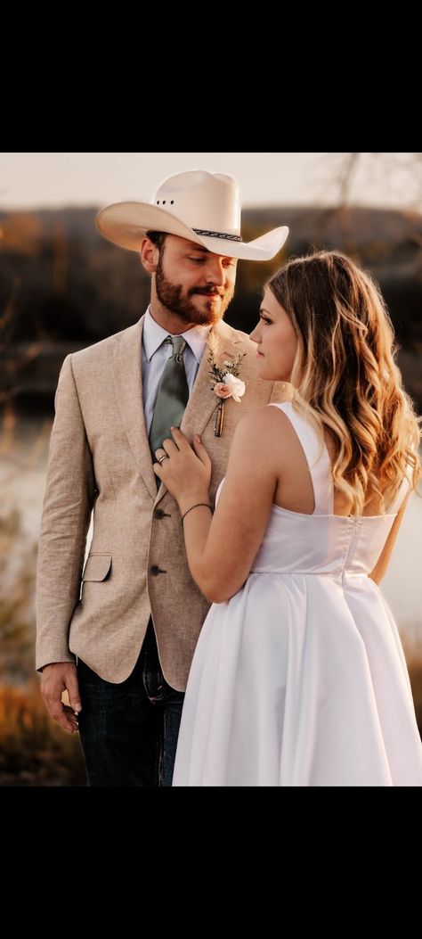 Western wedding Bride and groom photo shoot Western Wedding Photo Ideas, Western Wedding Photography, Western Wedding Bride, Bridget Wedding, Country Wedding Ceremony, Cowboy Groom, Groom Crying, Wedding Ceremony Pictures, Country Wedding Photos