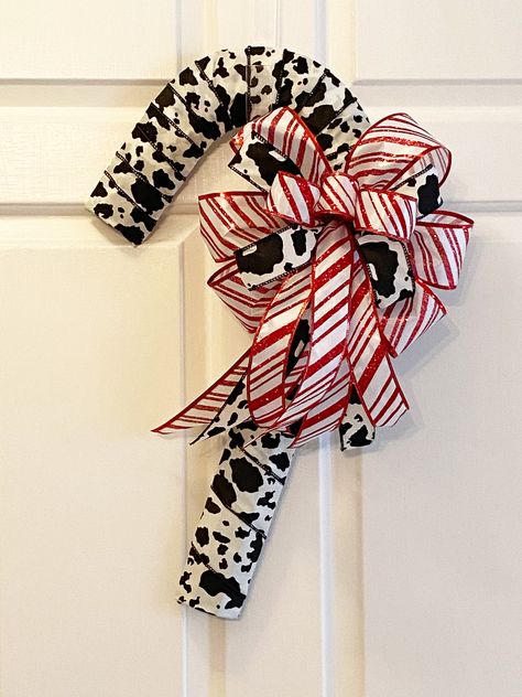 Diy Cow Christmas Decor, Cow Print Christmas Decor, Cow Print Christmas Tree Ideas, Cow Themed Christmas Tree, Cow Christmas Tree Ideas, Cow Print Christmas Tree, Cow Print Door Hanger, Cow Print Christmas, Cow Print Door