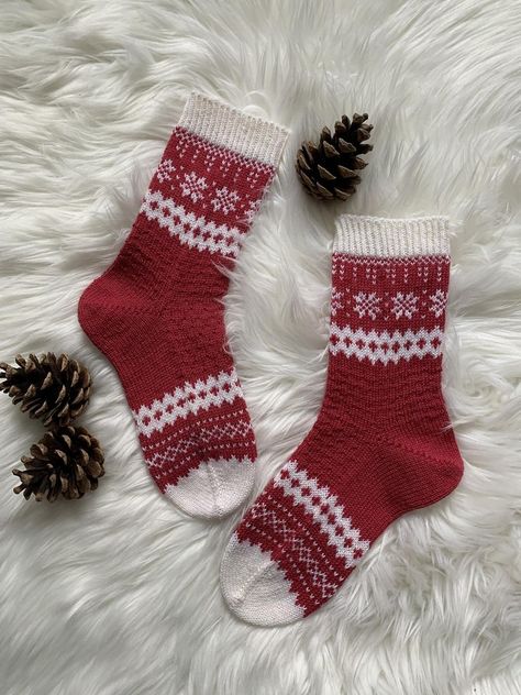 Snowflake Socks Knitting pattern by Woollen Knots Socks Knitting Pattern, Crafty Hobbies, Socks Knitting, Socks Pattern, Knitted Socks, Dishcloth Pattern, Sock Knitting Patterns, Knitted Wit, Sock Patterns