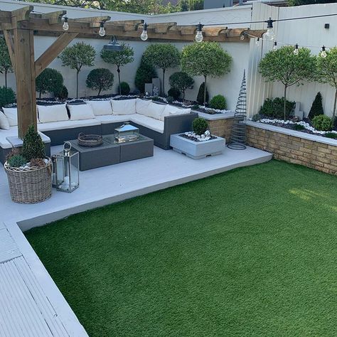 Grass Garden Ideas, Patio Layout Design, Artificial Grass Garden, Decorating Porch, Grass Garden, Patio Layout, Back Garden Design, Patio Garden Design, Outdoor Gardens Design