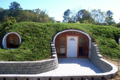 Case Sotterranee, Green Magic Homes, Hobbit Homes, Underground Living, Hobbit Houses, Earth Sheltered Homes, Casa Hobbit, Earth Sheltered, Underground Homes